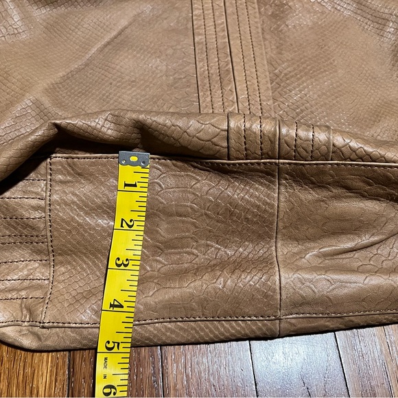 Elegant Tan Leather Hobo Bag - Picture 14 of 15